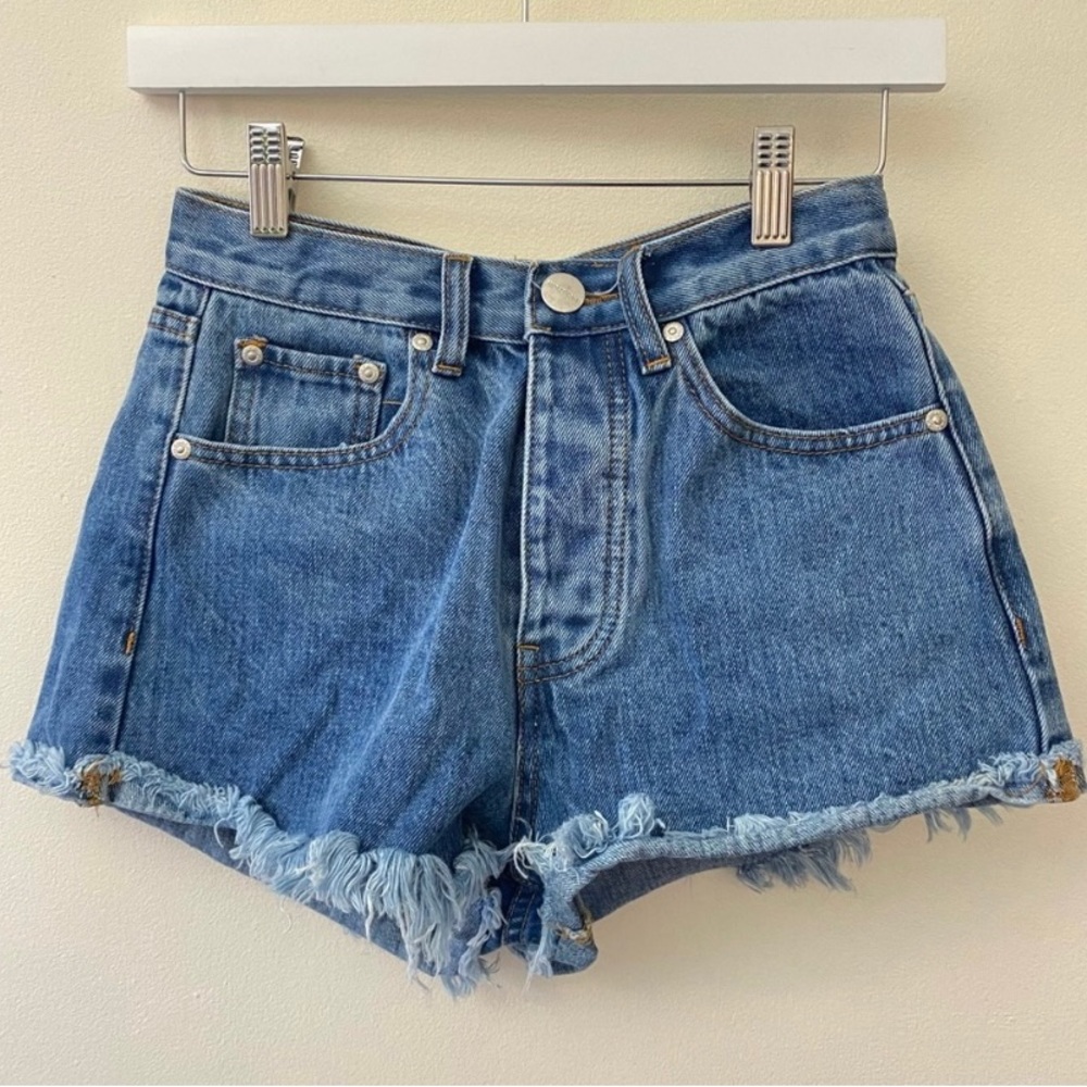 Superdown Kathleen button fly frayed hem stone wash denim shorts size 26
